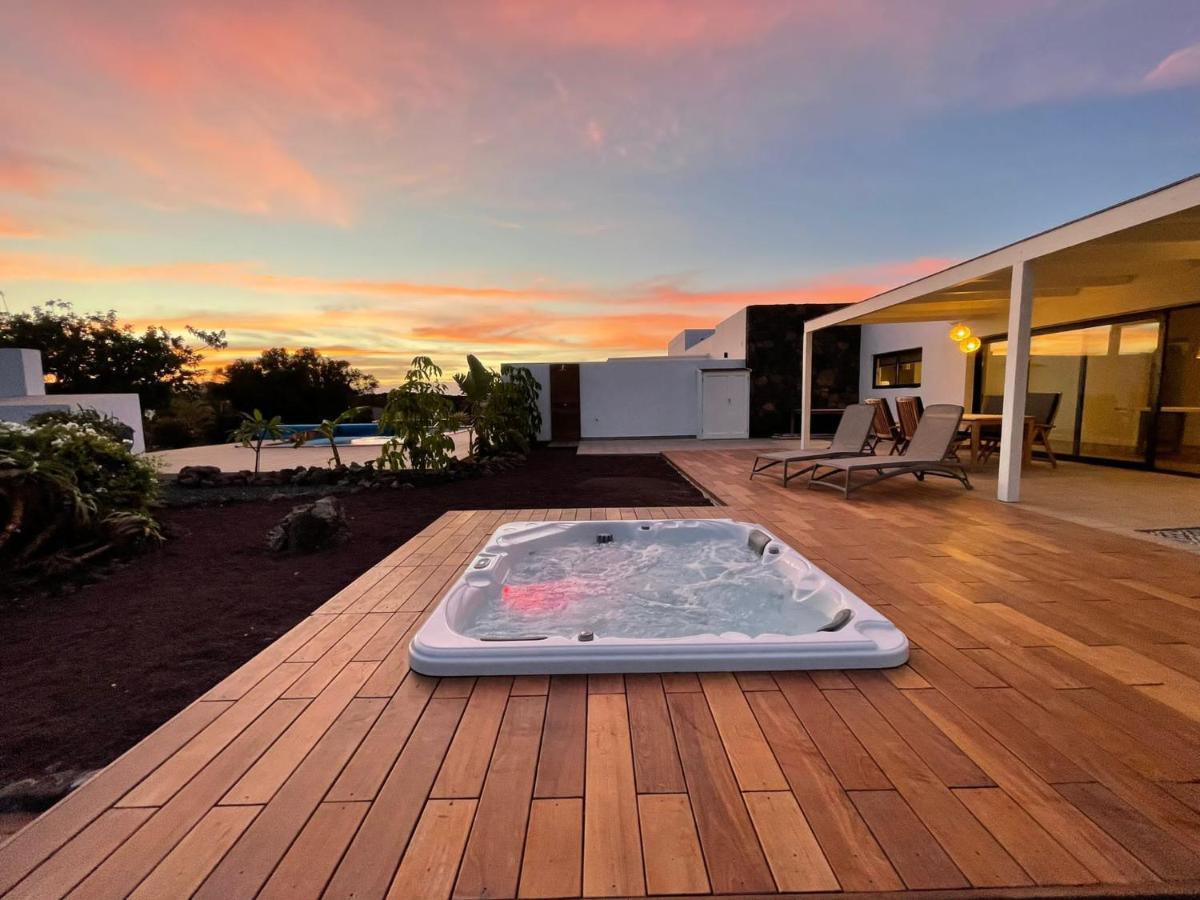 North Shore Villas Lajares, Manalari, Private Jacuzzi 外观 照片